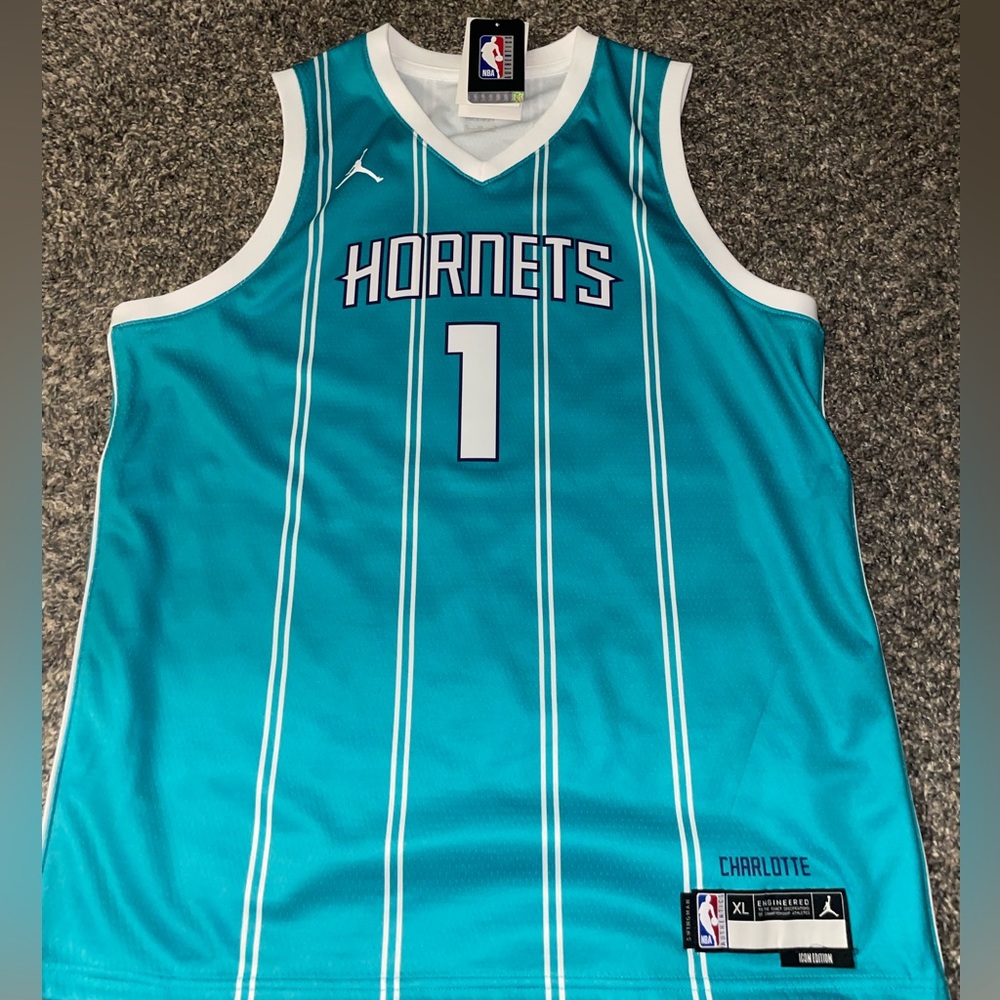Nike Jordan, Lámelo Ball No.1 Basketball T-shirt, Charlotte Hornets. XL (Kids)